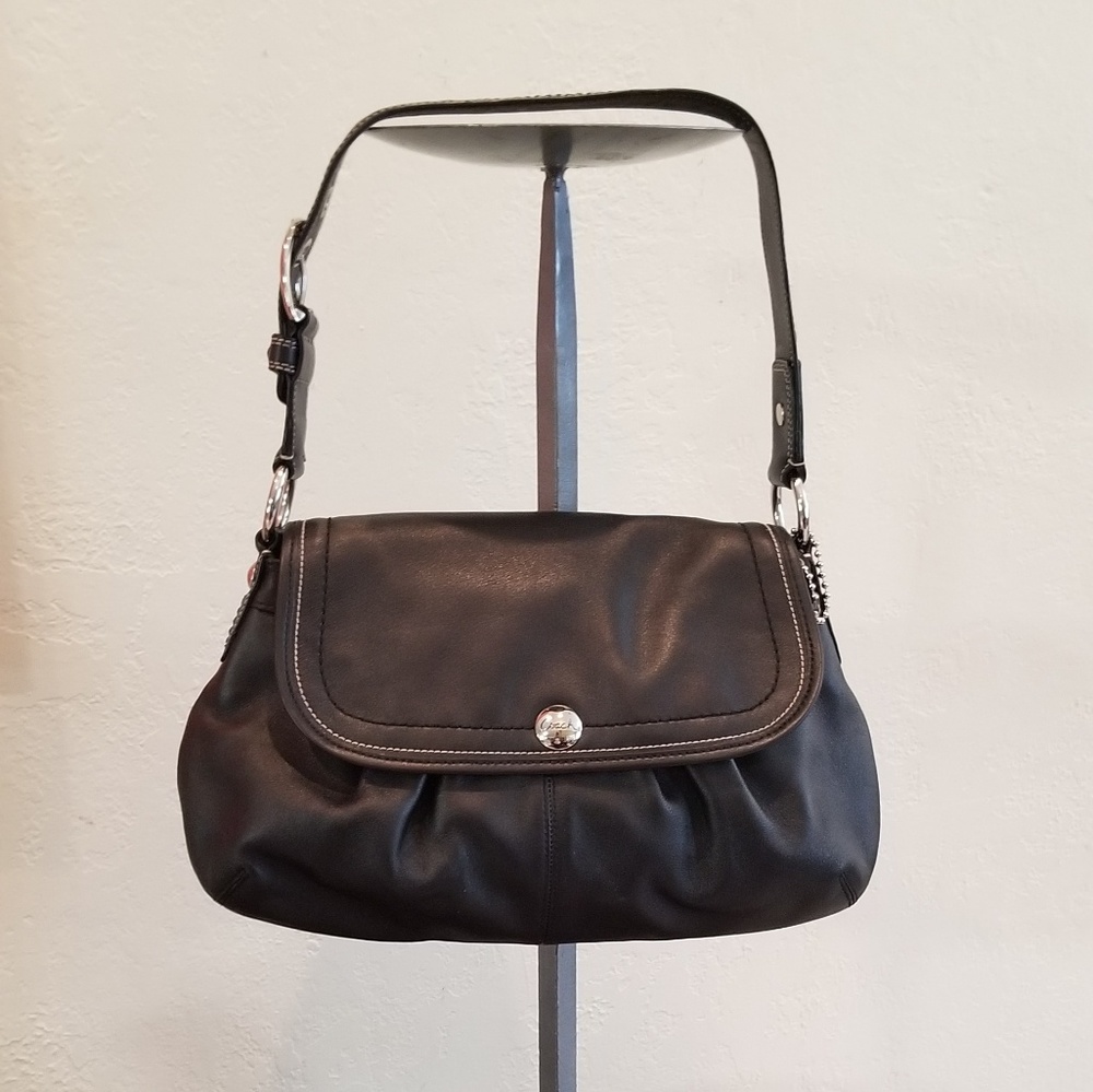 Authentic Coach leather shoulder bag